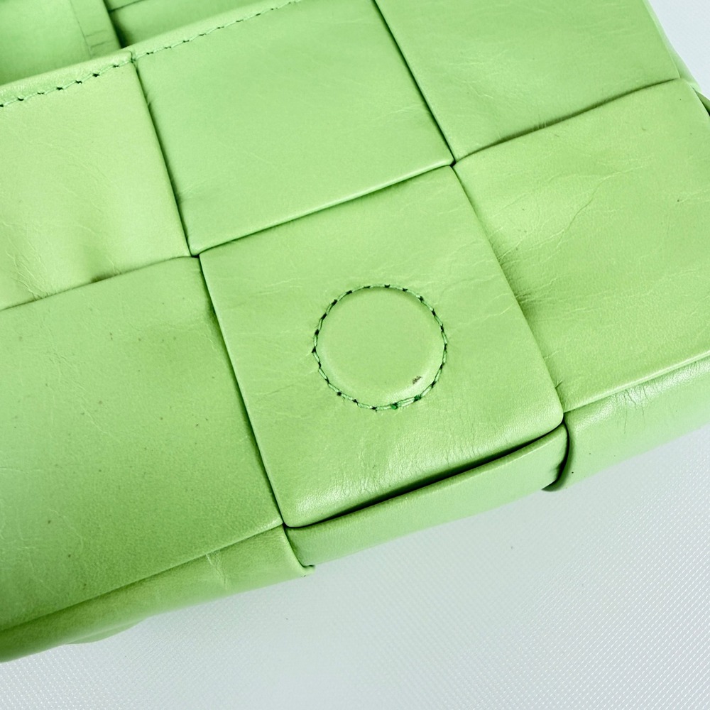 Bottega Veneta Cassette Wallet on Strap Green Maxi Intrecciato Leather 667048 - Picture 9 of 16